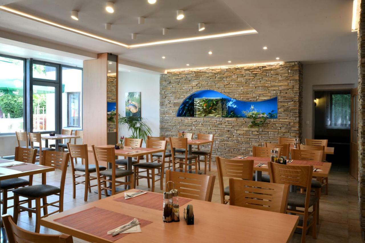 Hotel Mlyn - Jihlava Vílanec Buitenkant foto